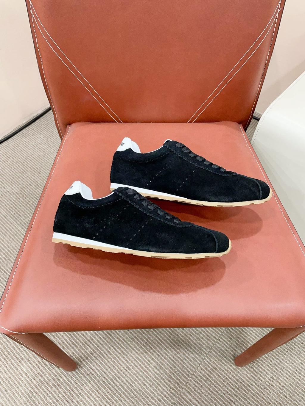 M-Sneakers
