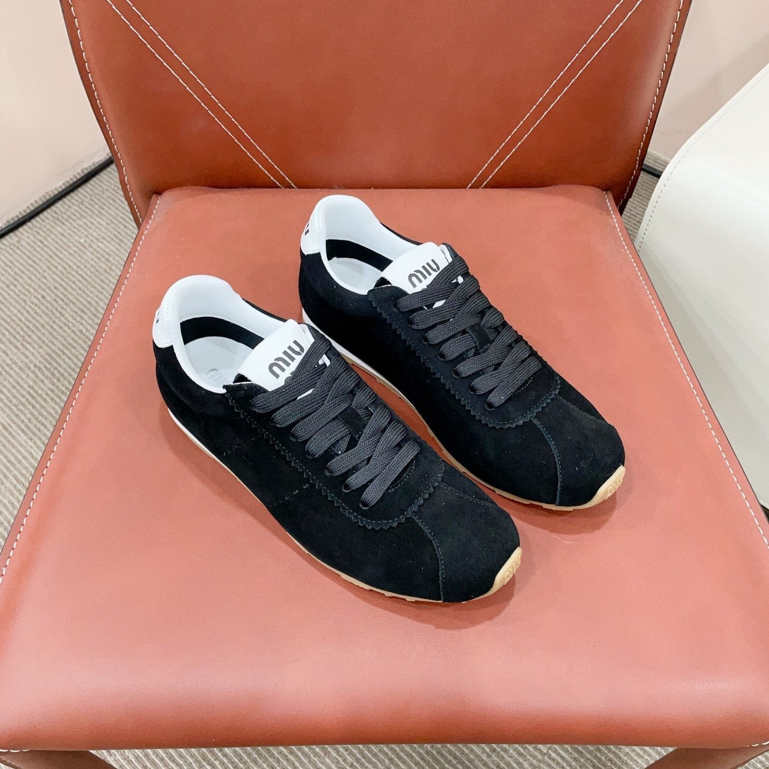 M-Sneakers