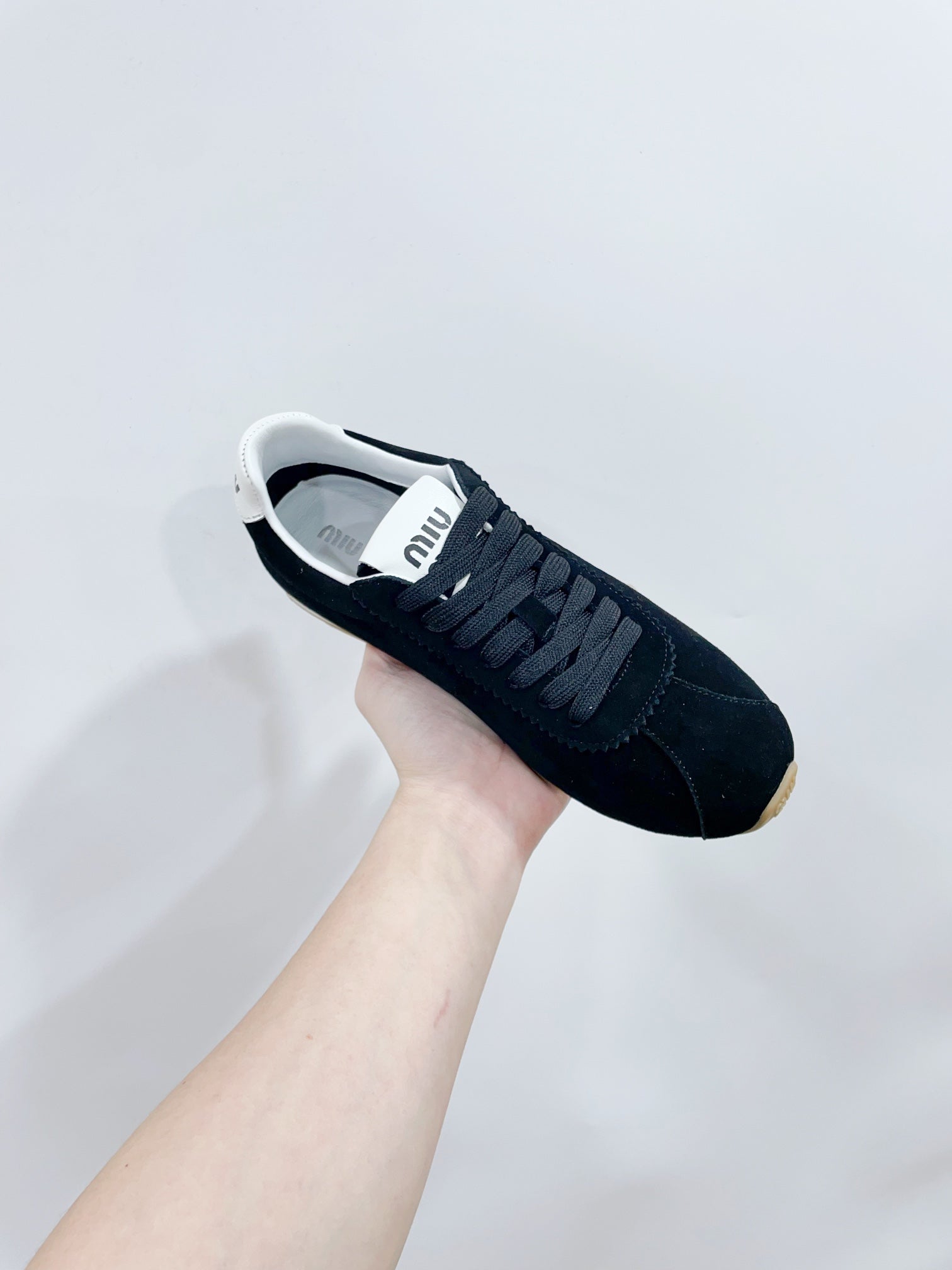 M-Sneakers