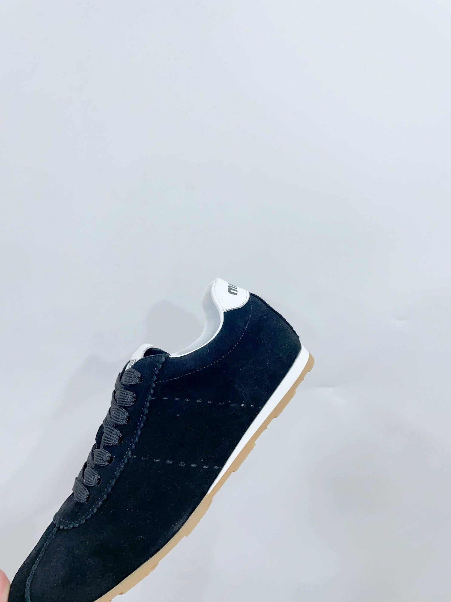 M-Sneakers