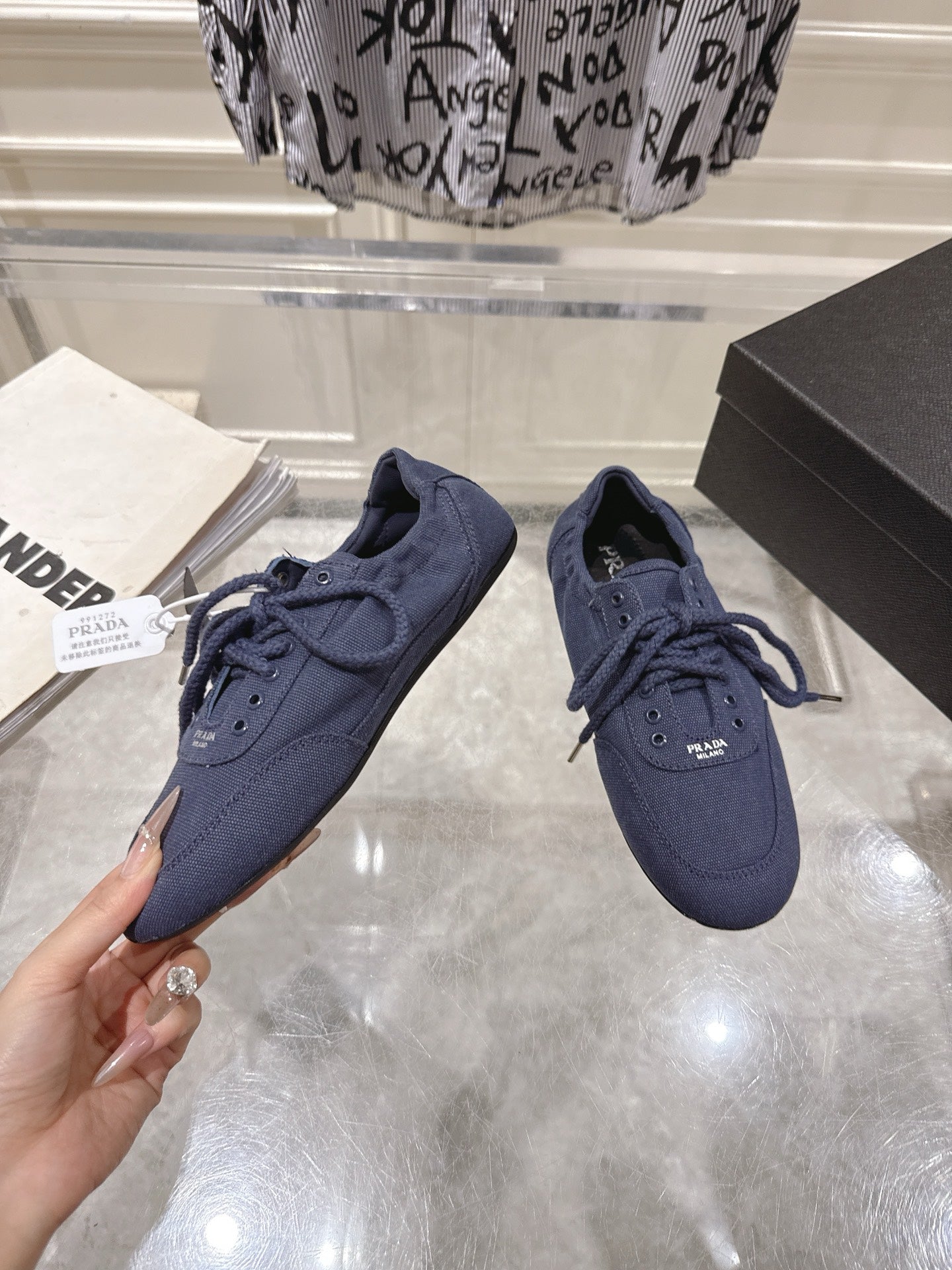 P-Sneakers