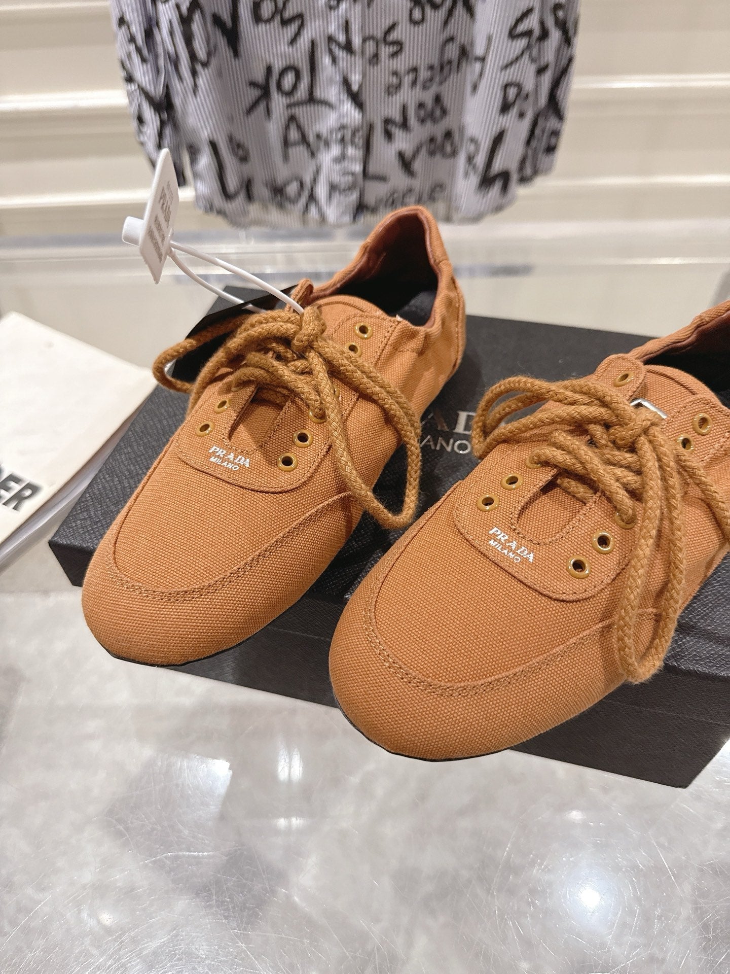 P-Sneakers