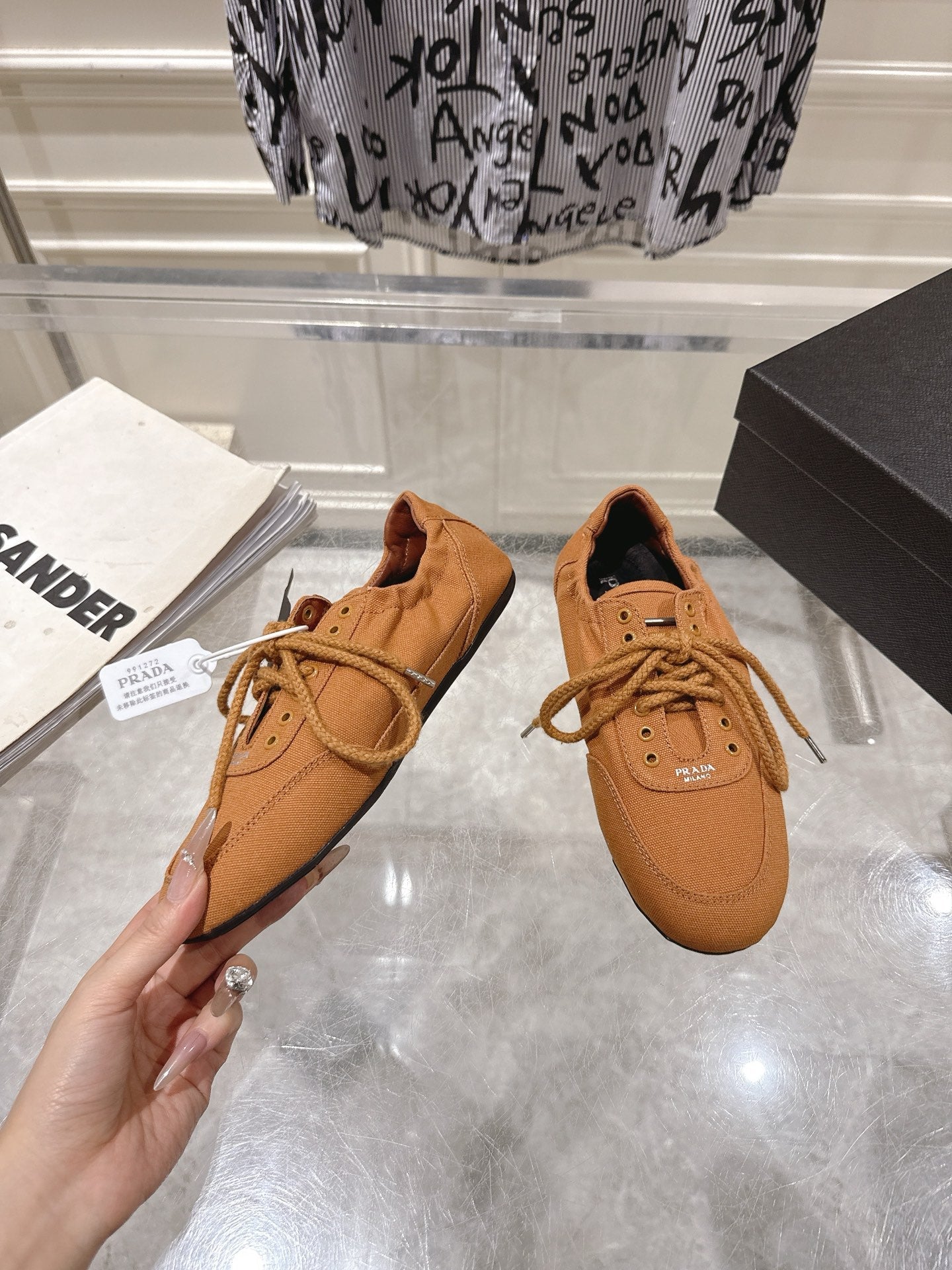 P-Sneakers