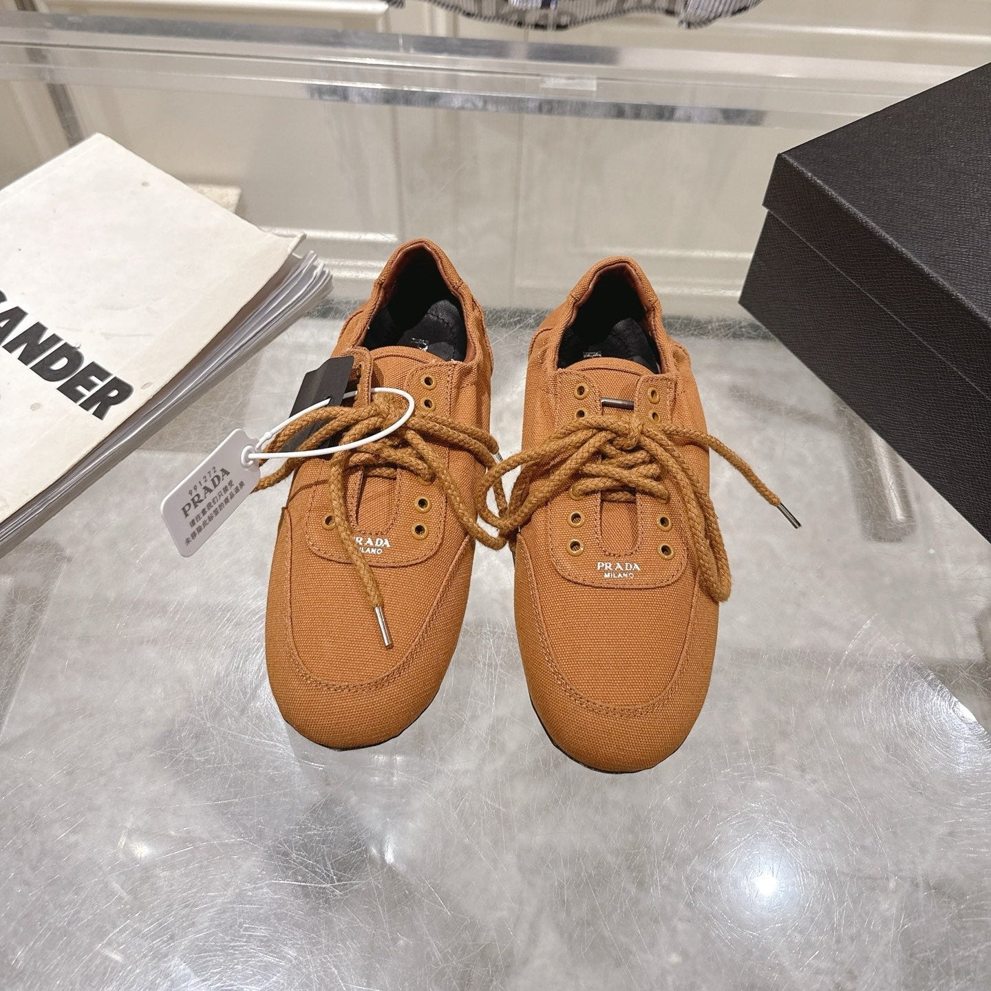 P-Sneakers