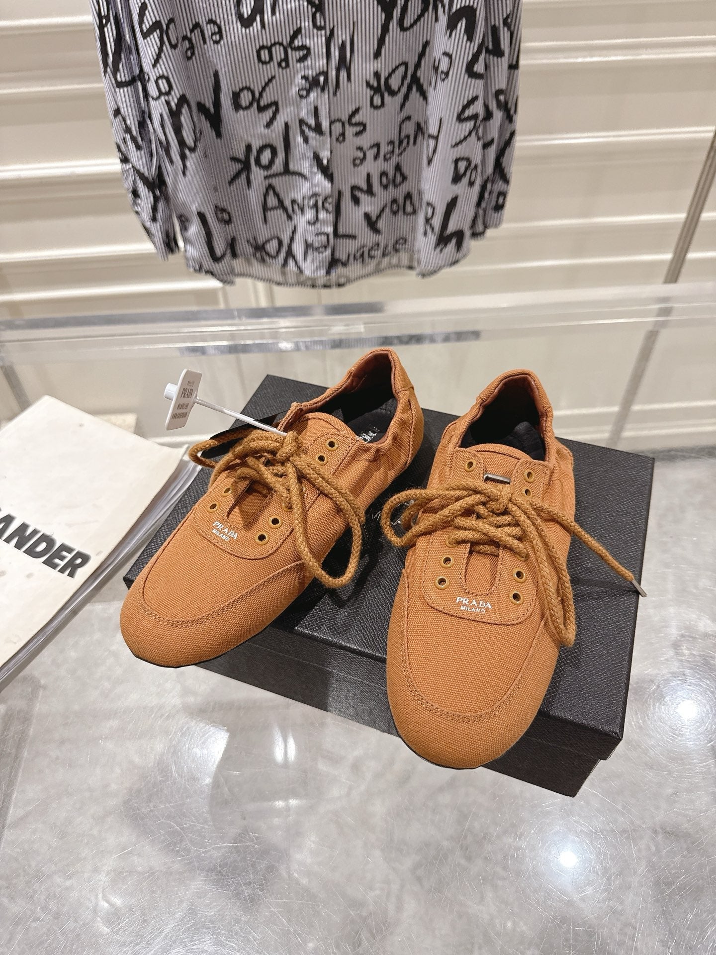 P-Sneakers