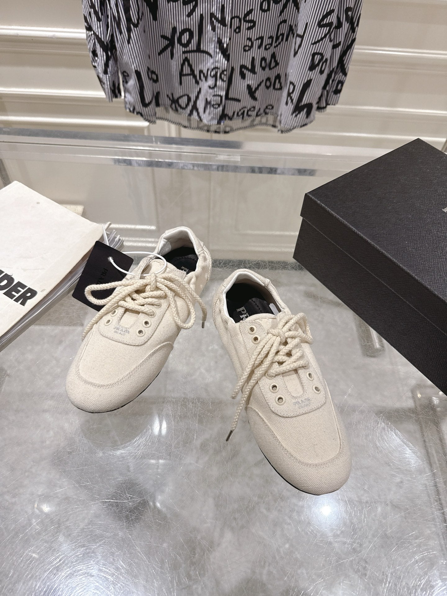 P-Sneakers