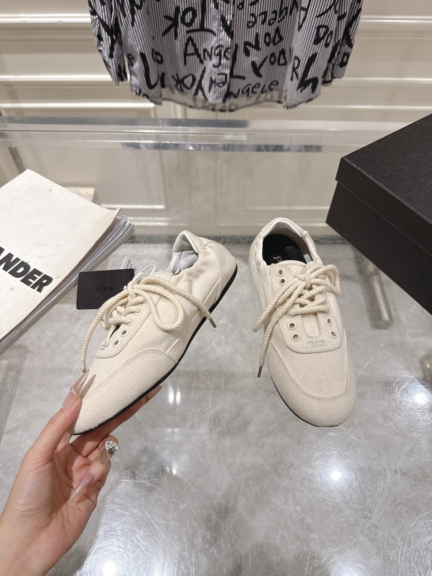 P-Sneakers