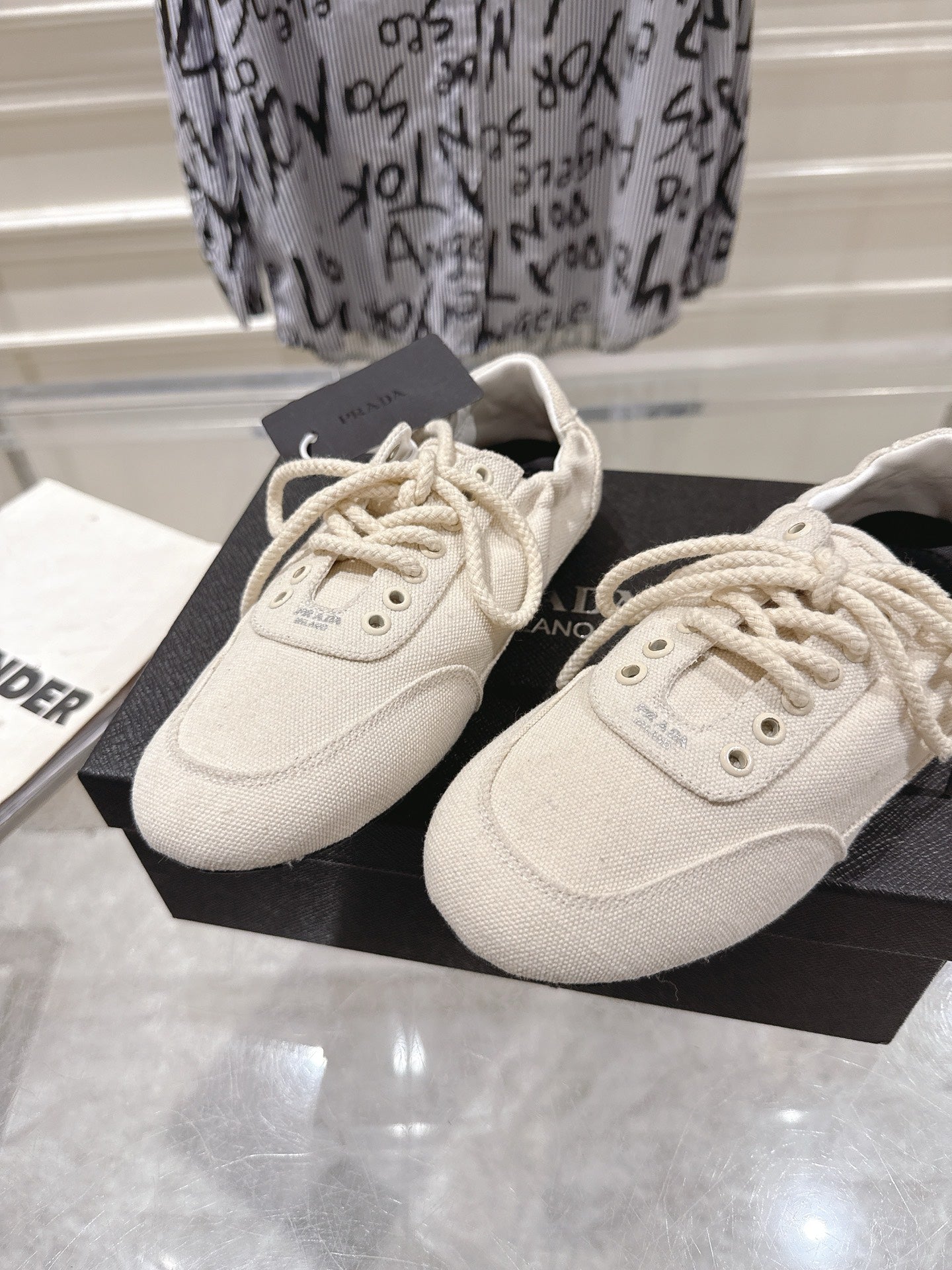 P-Sneakers