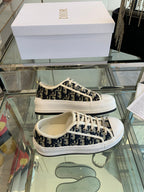 D-Sneakers