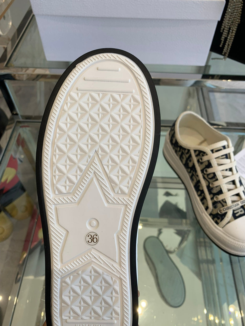 D-Sneakers