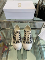 D-Sneakers