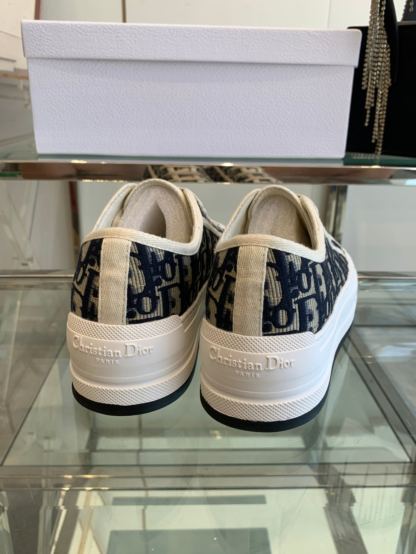 D-Sneakers