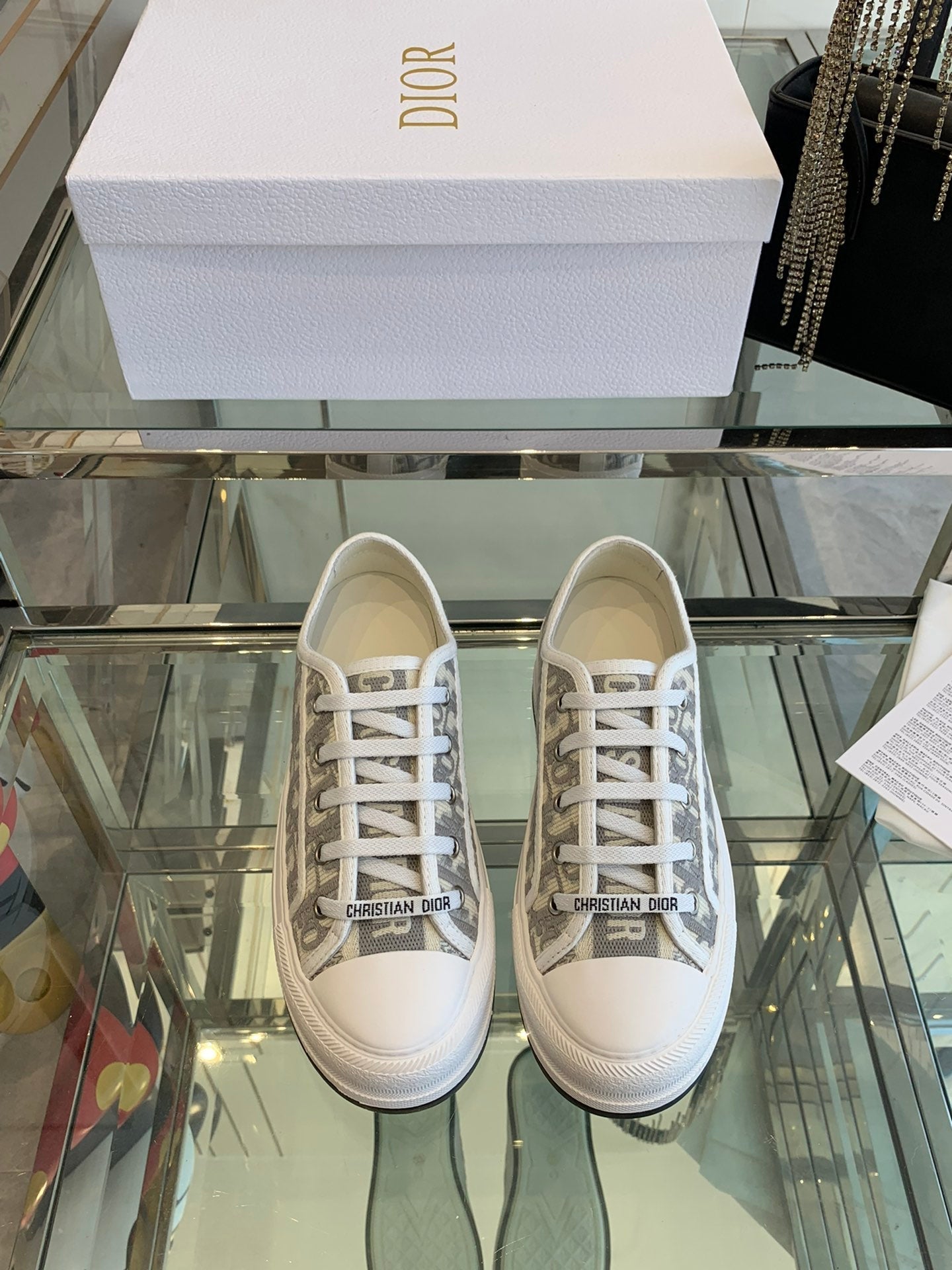 D-Sneakers