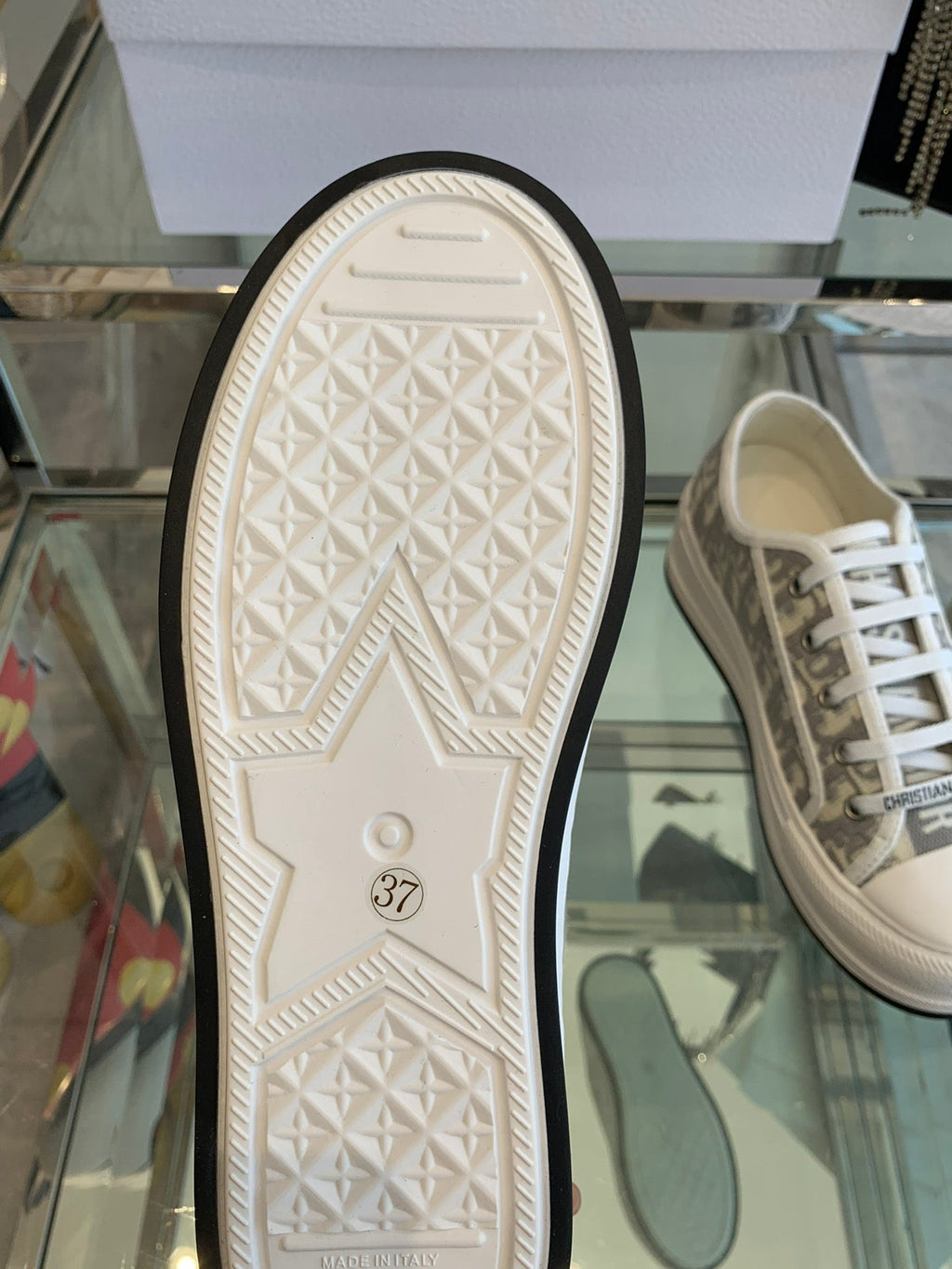D-Sneakers