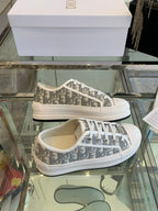 D-Sneakers