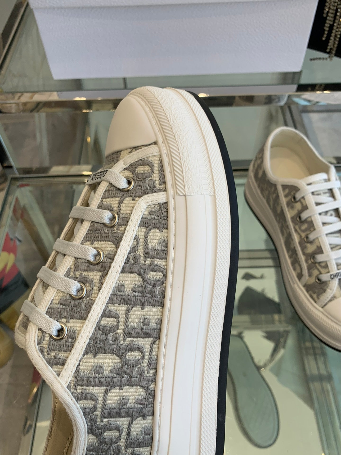 D-Sneakers
