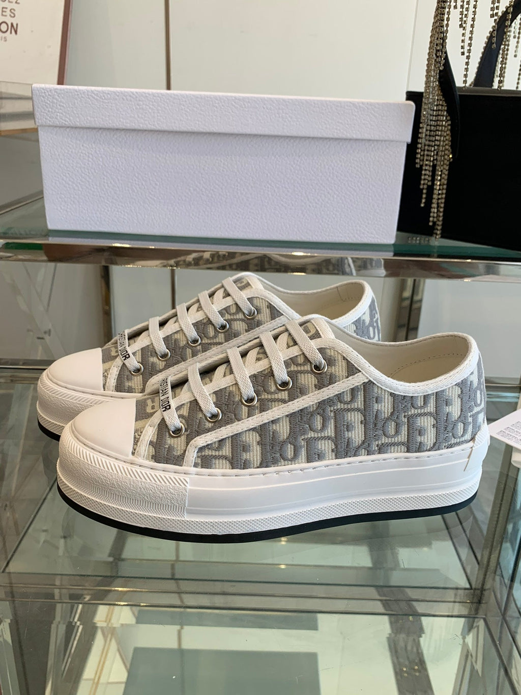 D-Sneakers