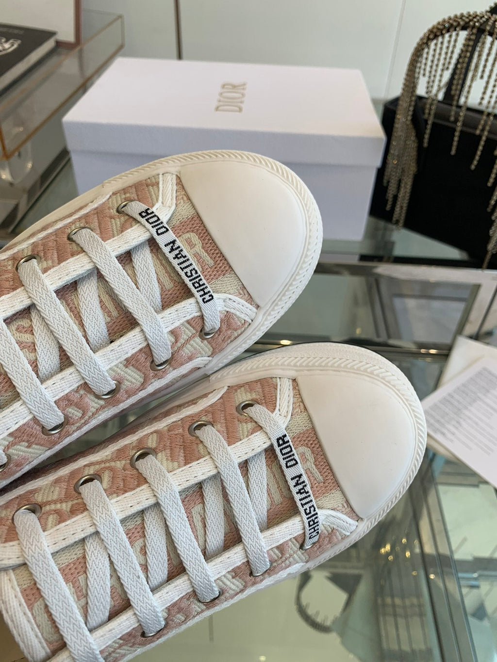 D-Sneakers