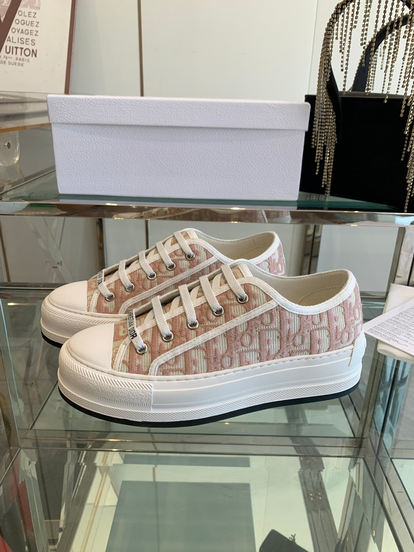 D-Sneakers