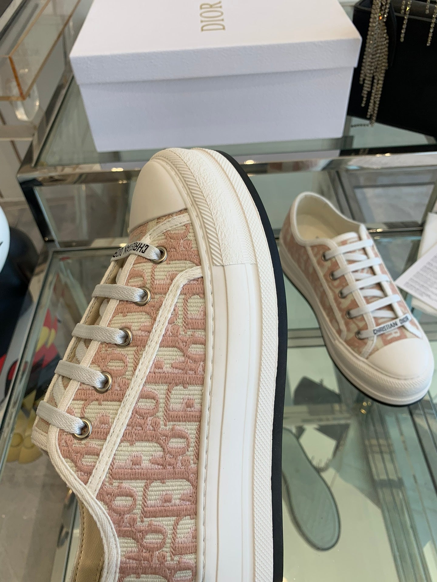 D-Sneakers