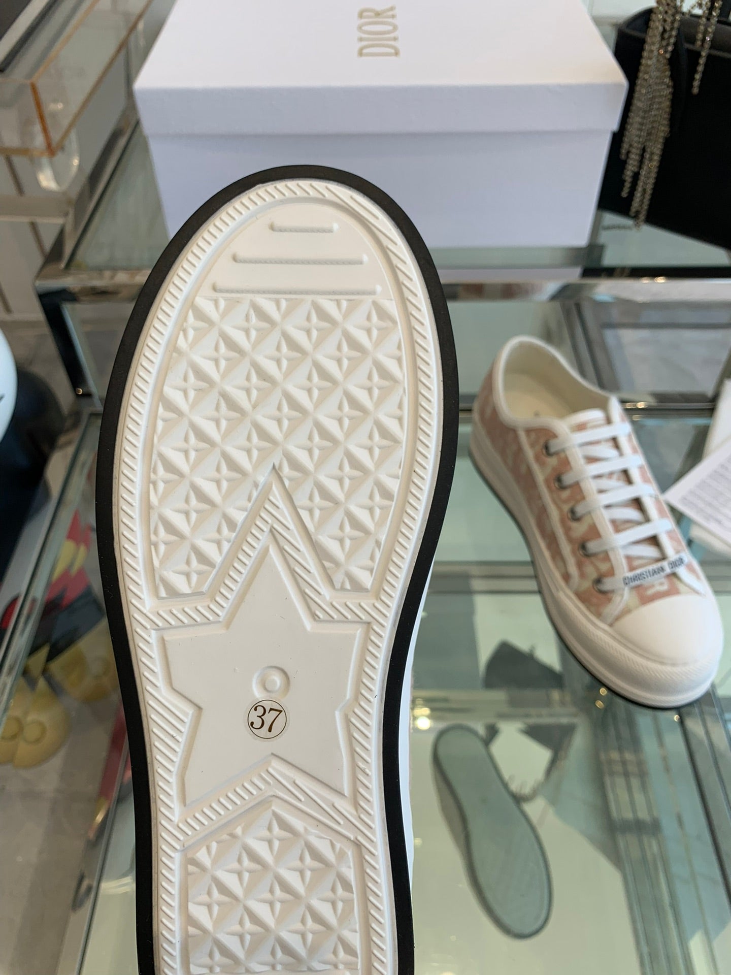 D-Sneakers