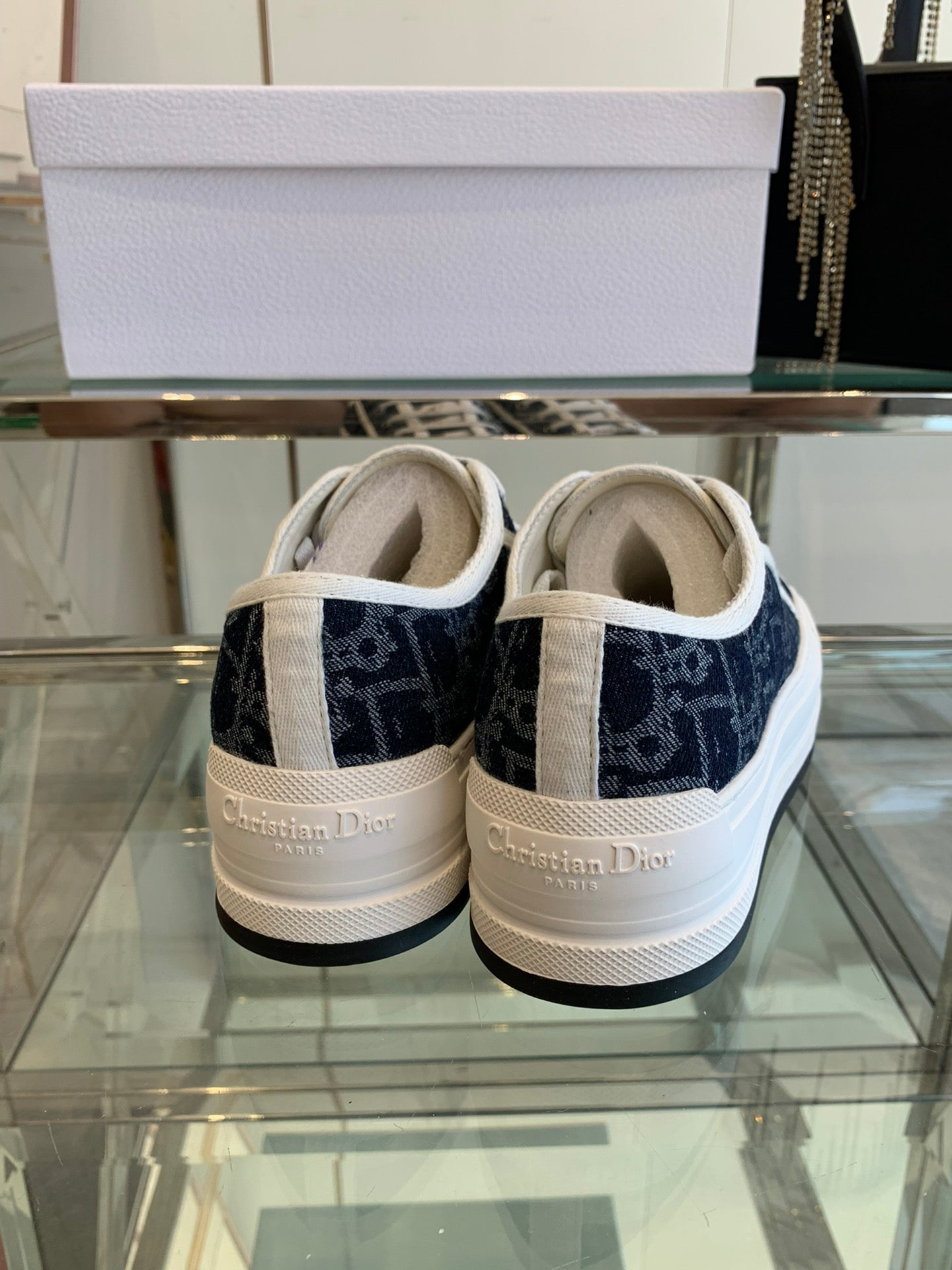 D-Sneakers