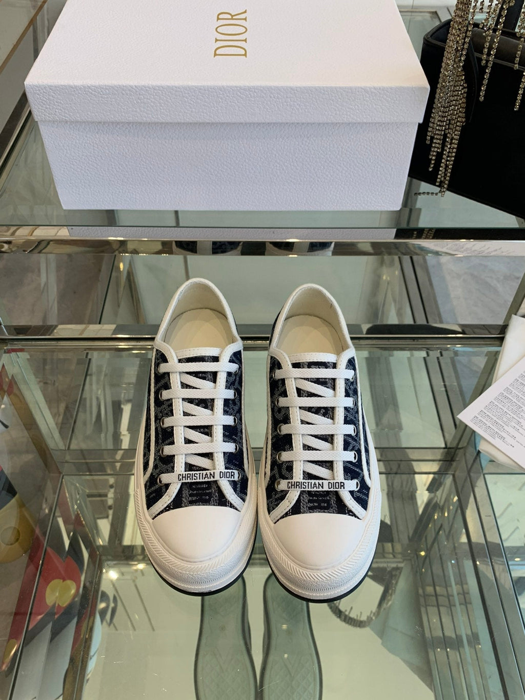 D-Sneakers