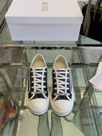 D-Sneakers