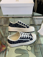 D-Sneakers