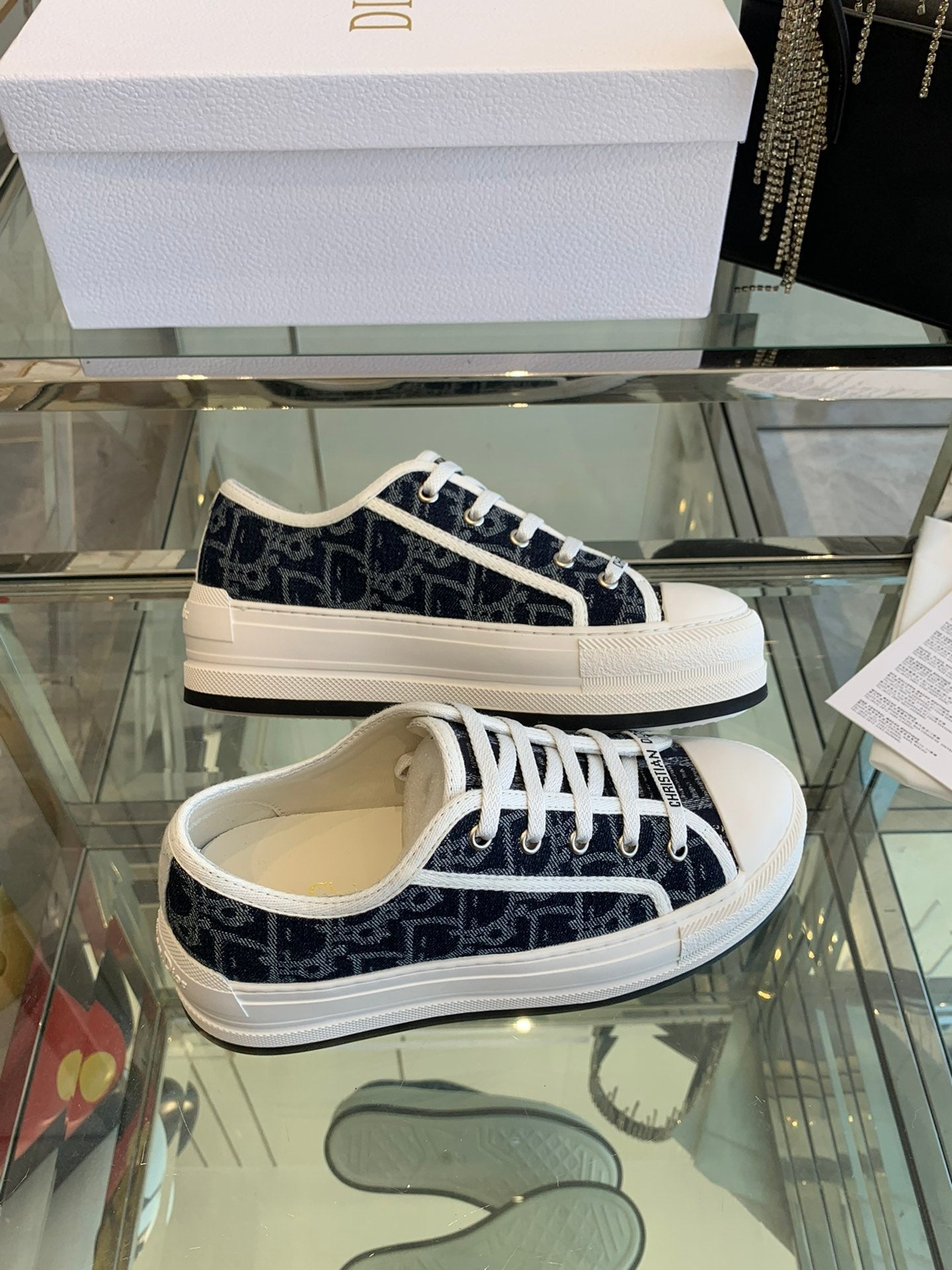 D-Sneakers