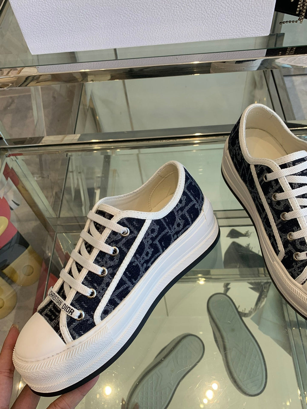 D-Sneakers