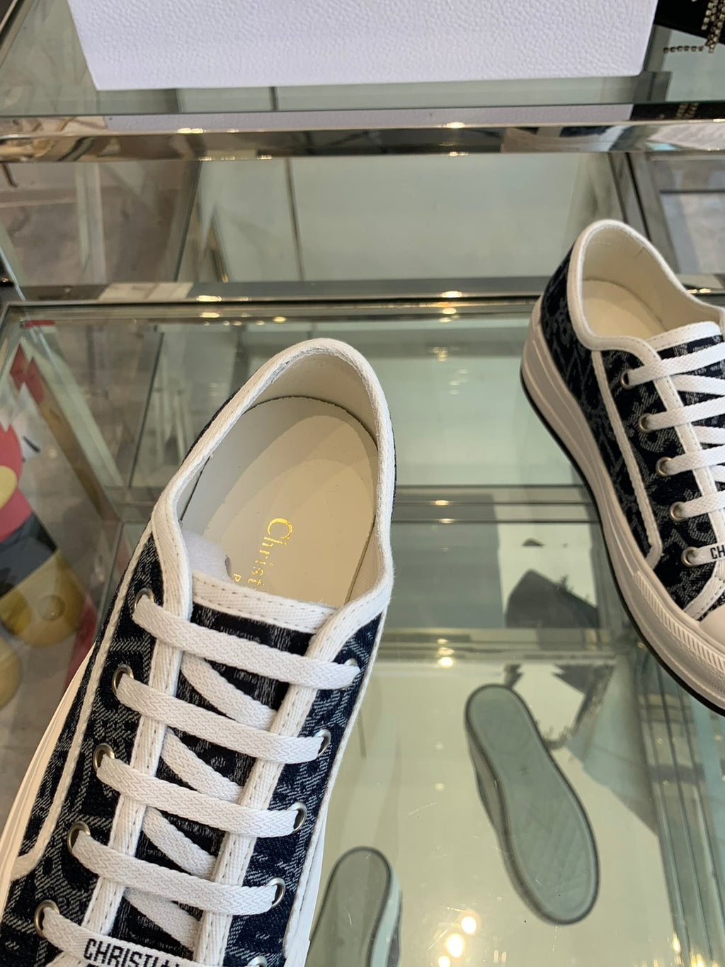 D-Sneakers