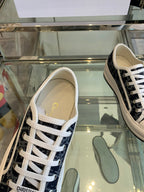 D-Sneakers