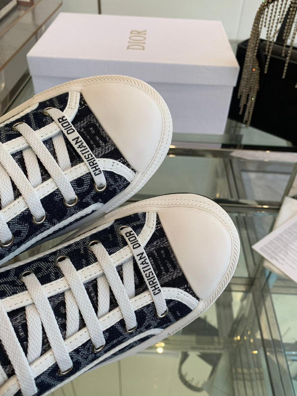 D-Sneakers