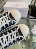 D-Sneakers