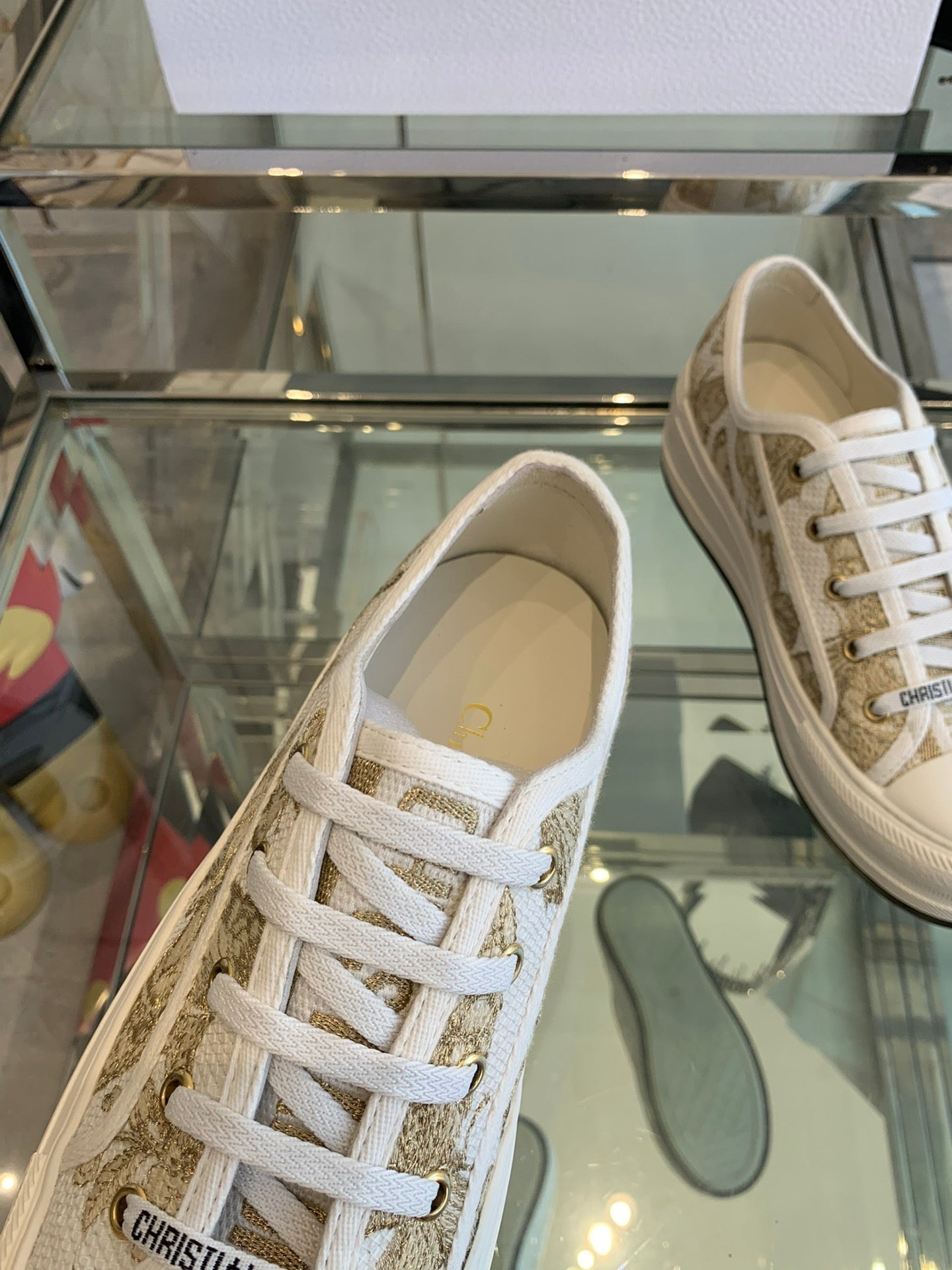 D-Sneakers
