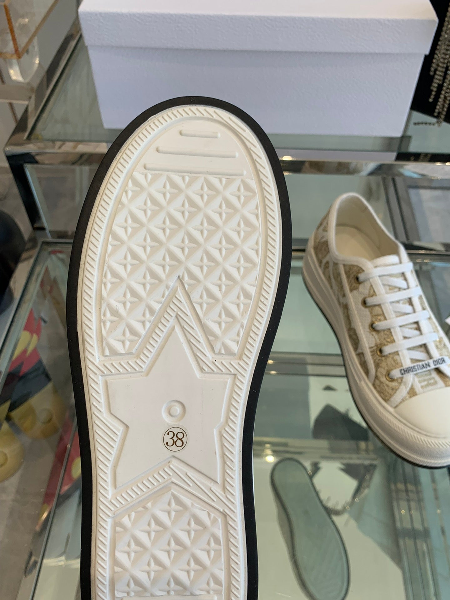 D-Sneakers
