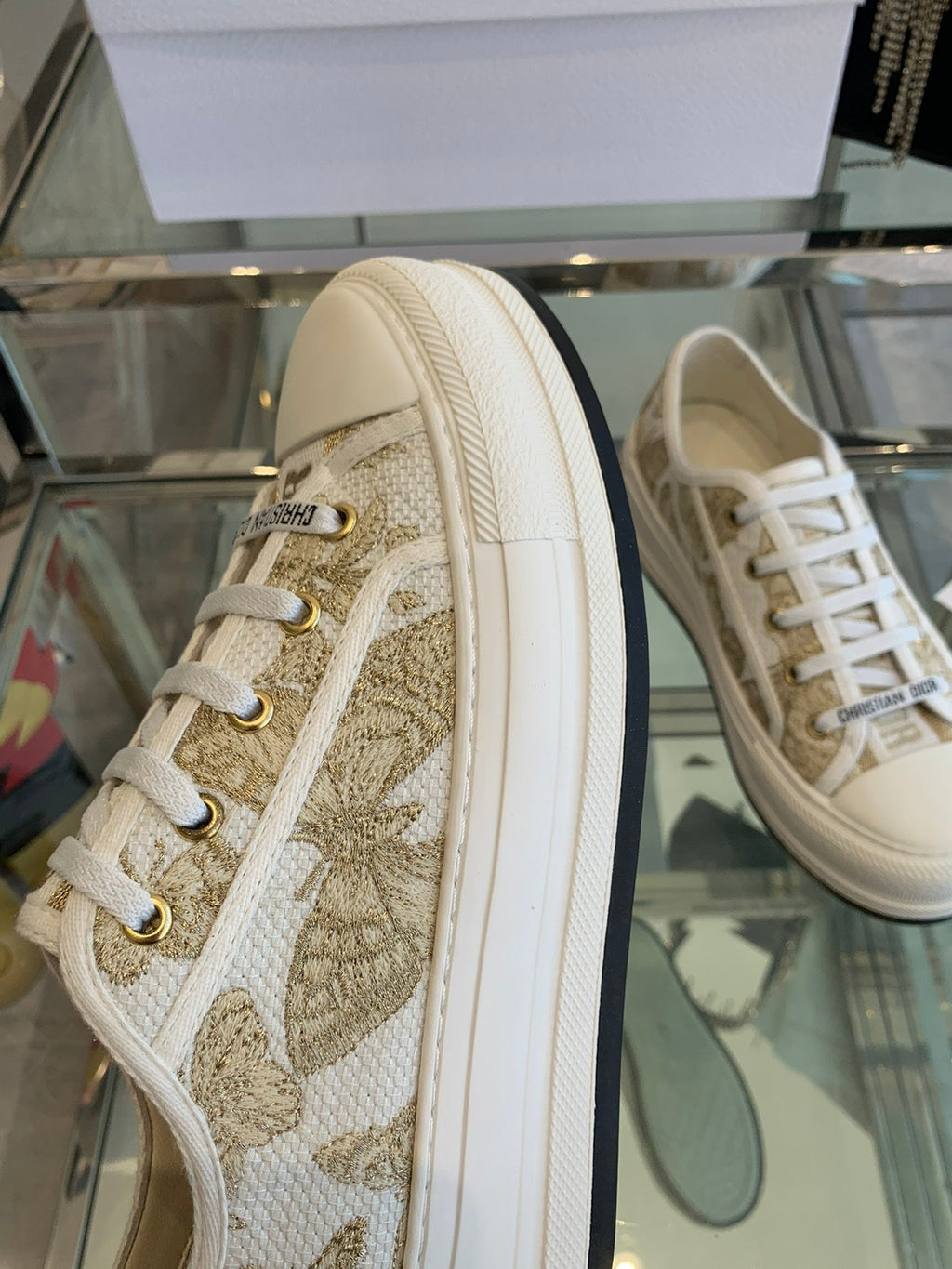 D-Sneakers