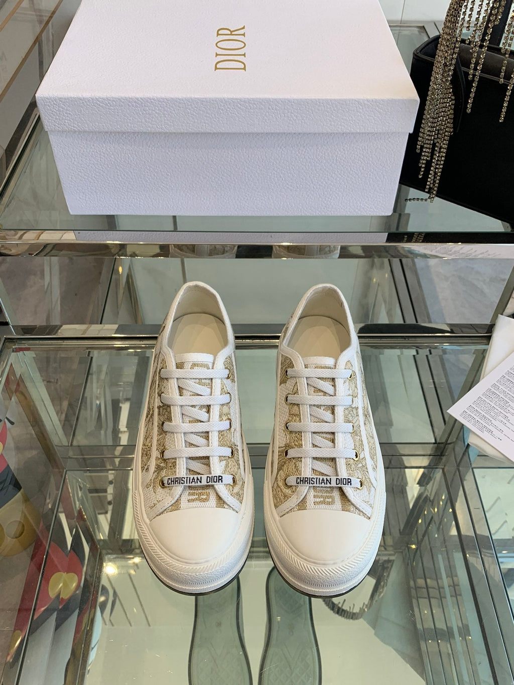 D-Sneakers