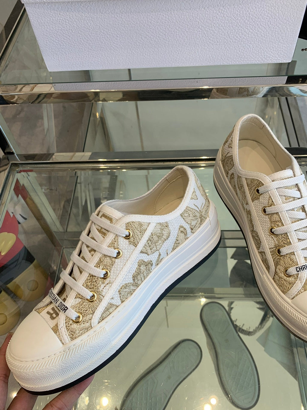 D-Sneakers