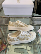 D-Sneakers