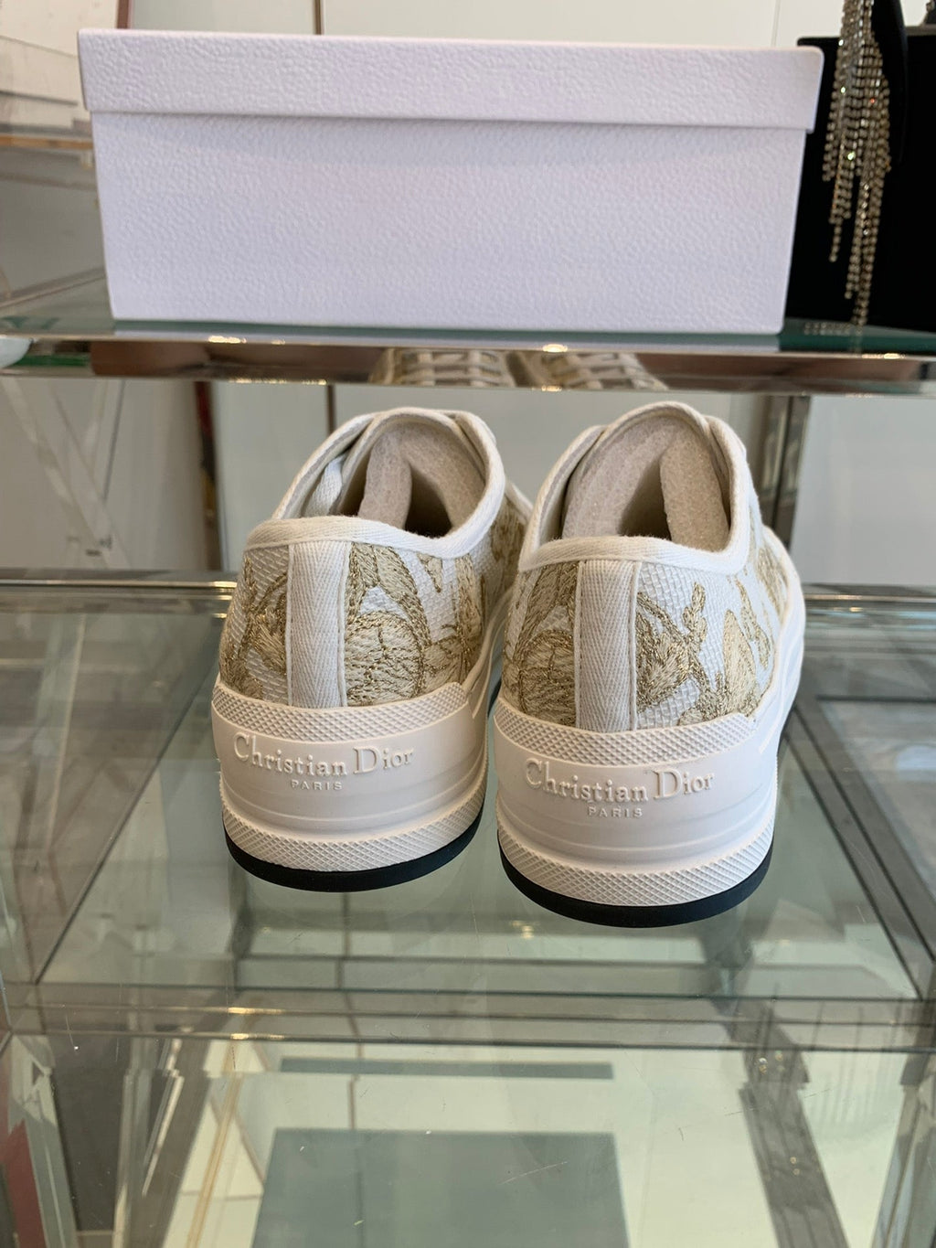 D-Sneakers