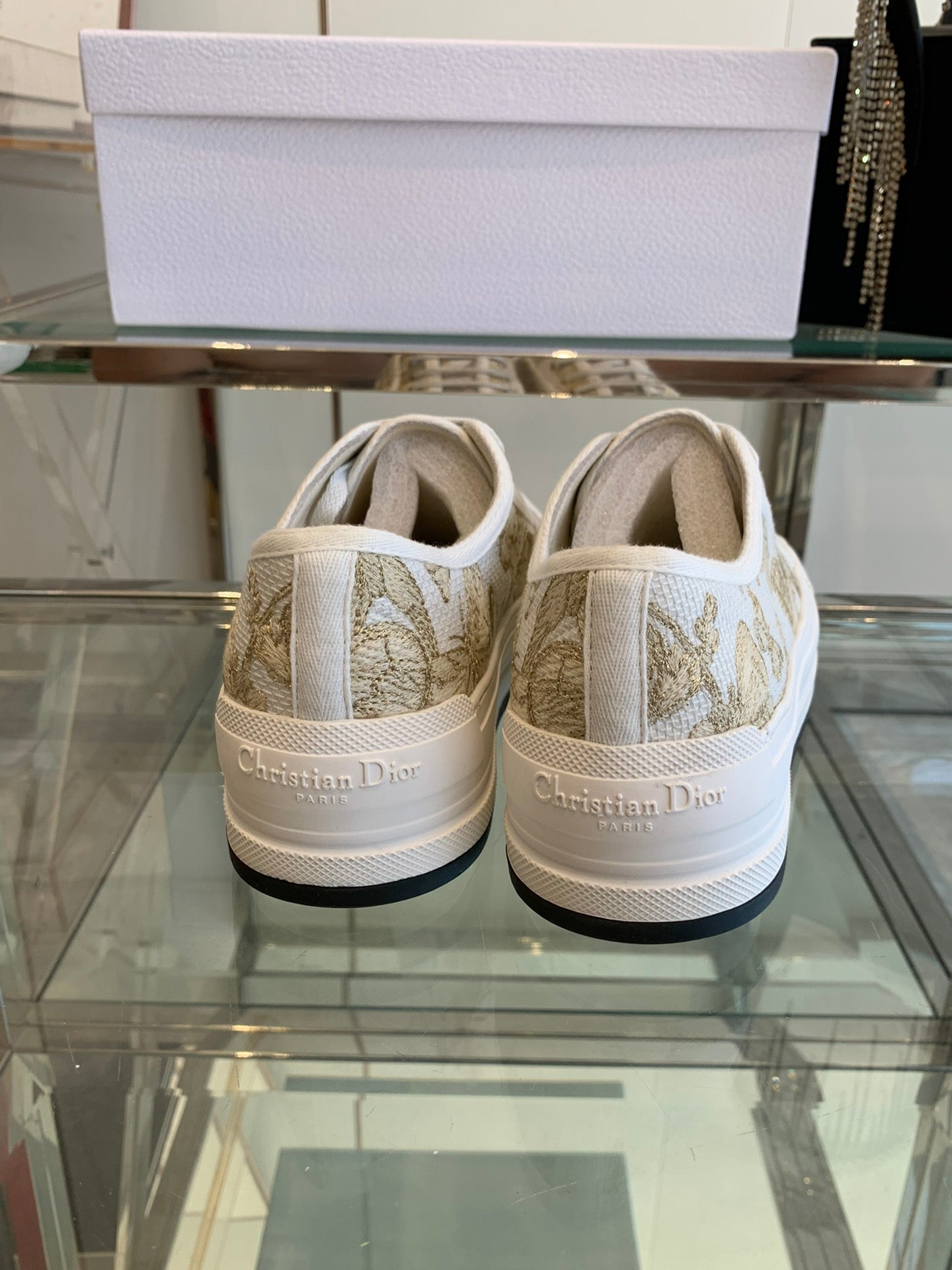 D-Sneakers