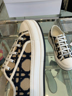 D-Sneakers