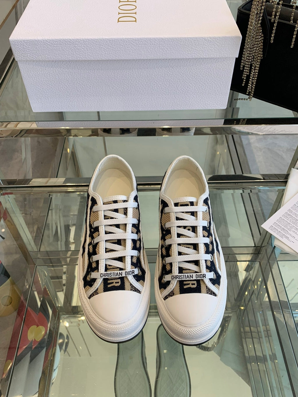 D-Sneakers