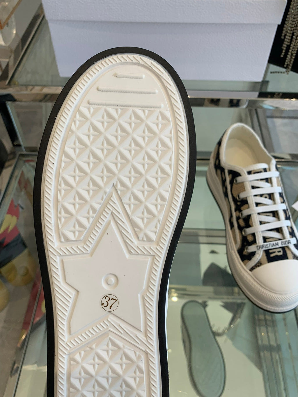 D-Sneakers