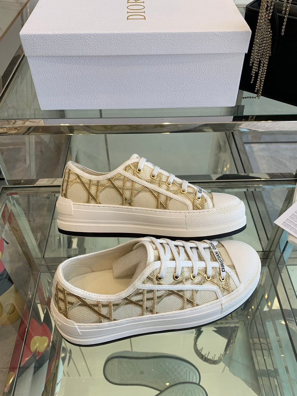 D-Sneakers