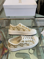 D-Sneakers