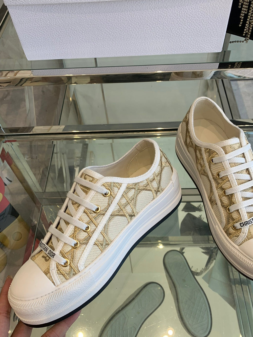 D-Sneakers