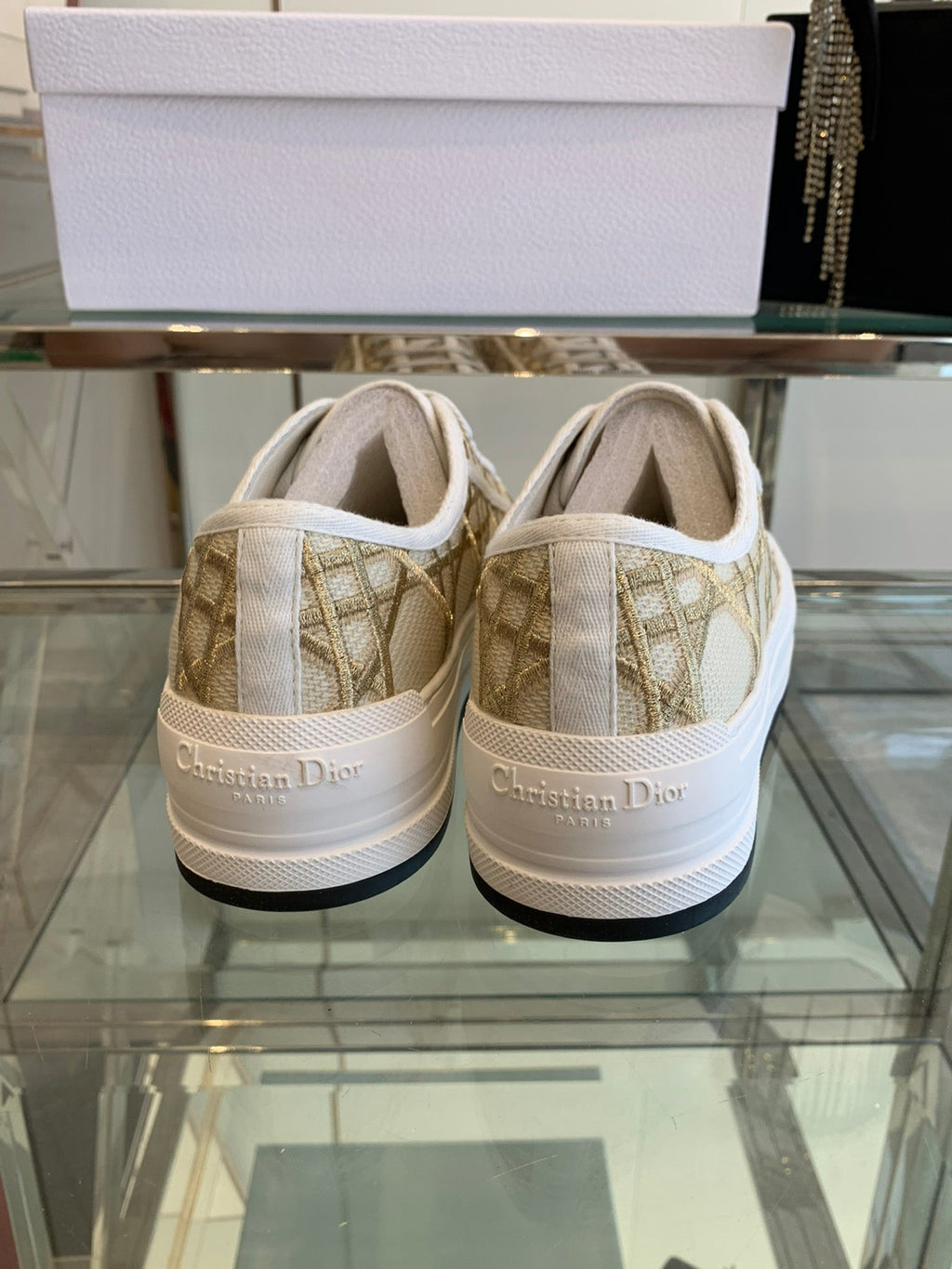 D-Sneakers